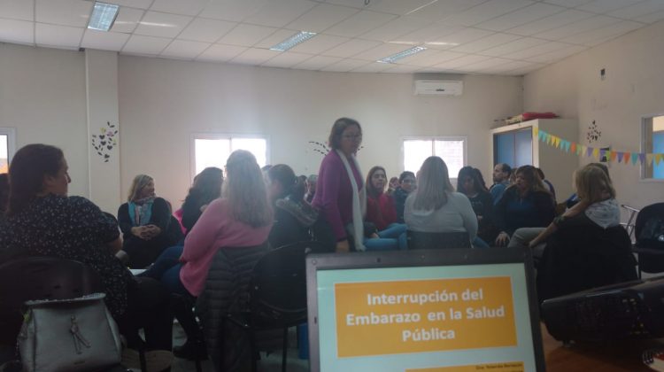 Dictaron una capacitación sobre “Interrupción legal del embarazo y anticoncepción” para referentes de Adolescencia