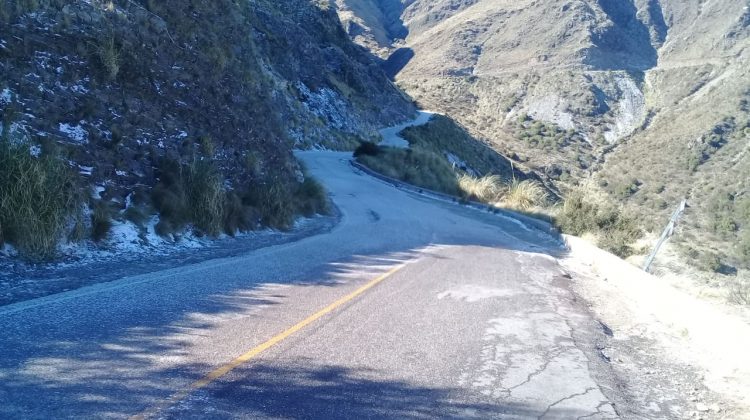 La nieve obligó a cortar el camino al Filo en Villa de Merlo