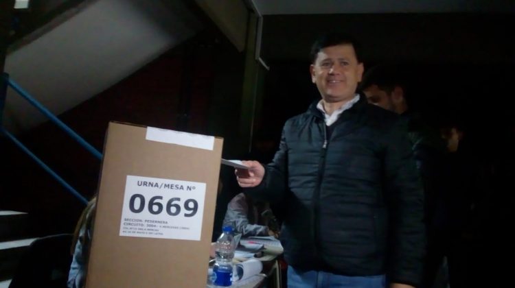 Eduardo Mones Ruiz: “Se está votando en el 100 % de las mesas habilitadas”