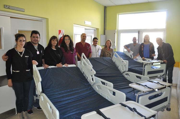 El Gobierno provincial entregó tres camas para la Unidad de Terapia Intensiva de la Maternidad.