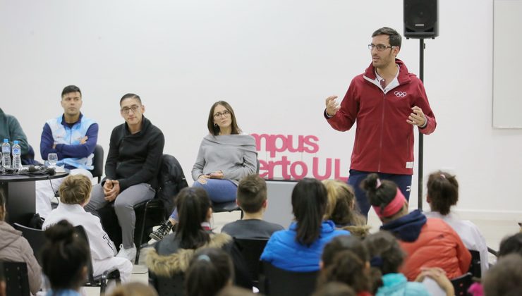 El oro olímpico Sebastián Crismanich motiva y enseña a los jóvenes en el Campus de la ULP