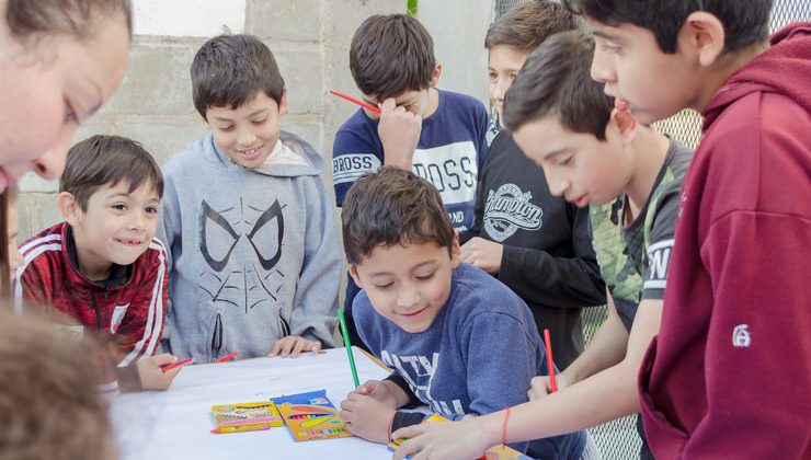 Lanzaron un taller de escritores para los niños que asisten a los merenderos