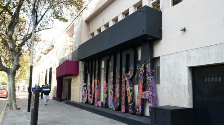 Una tarde a puro rock adolescente en el Edificio Cultura