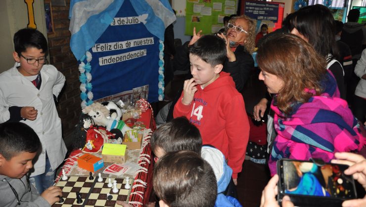 La ministra de Educación participó de la Feria Patriótica “9 de Julio”