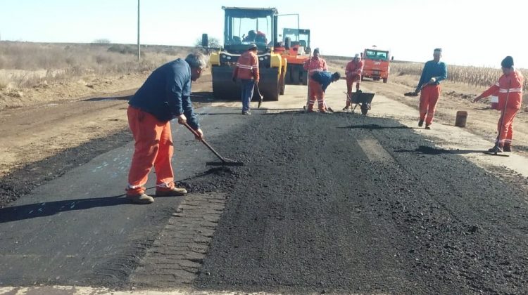 Obra de bacheo profundo y reconstrucción de la carpeta asfáltica sobre la Ruta Provincial N° 11