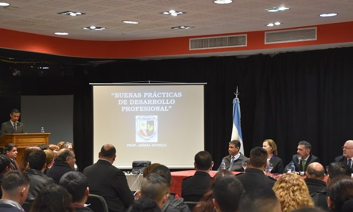 Capacitaron a policías y penitenciarios en la atención de ciudadanos