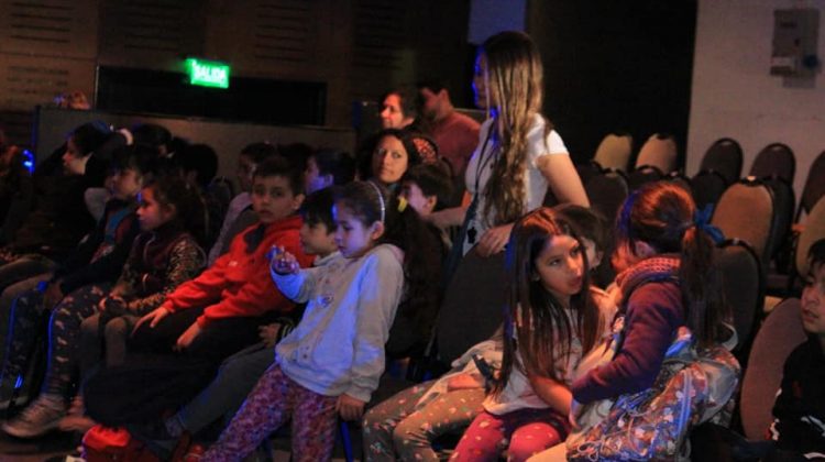 “Veo Veo” llegó al teatro del Molino Fénix con dos obras que divirtieron a toda la familia
