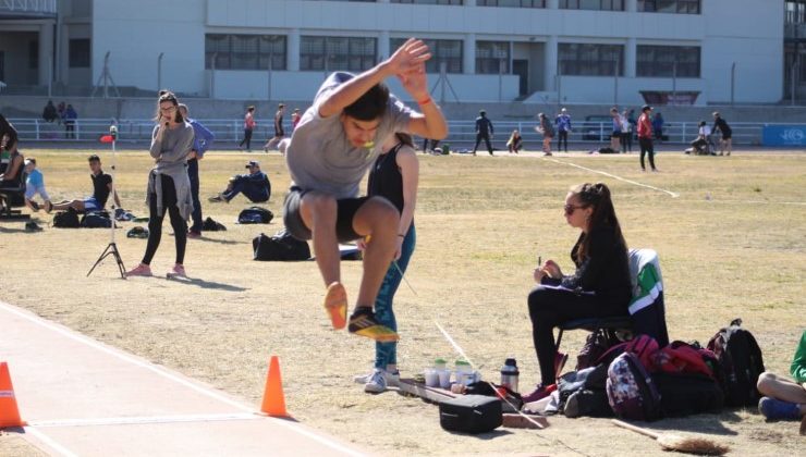 La escuela de atletismo del “Ave Fénix” participó del Torneo “Leandro Espínola”