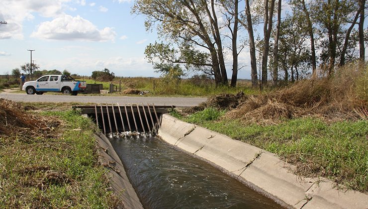 La limpieza sobre el canal matriz Renca-Santa Rosa requiere un corte programado de suministro