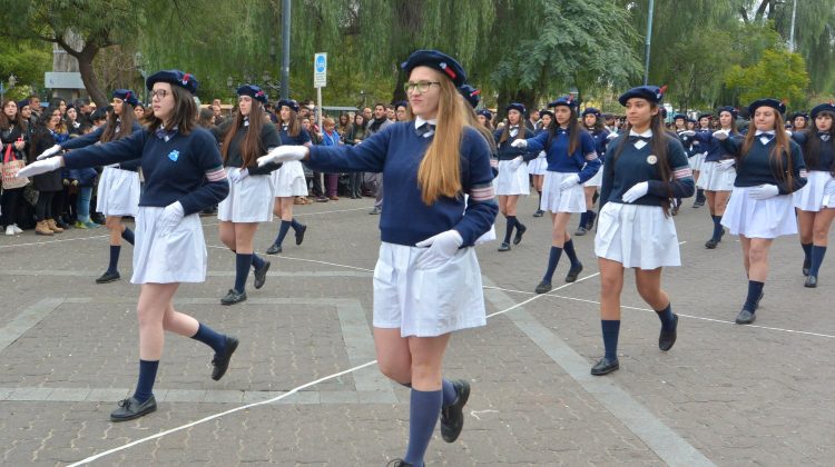 La Escuela “Paula Domínguez de Bazán” realizó un masivo acto para celebrar la Independencia Argentina