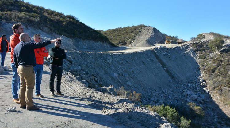 La nueva cara del Dique Cruz de Piedra: se extiende el camino que rodeará al lago