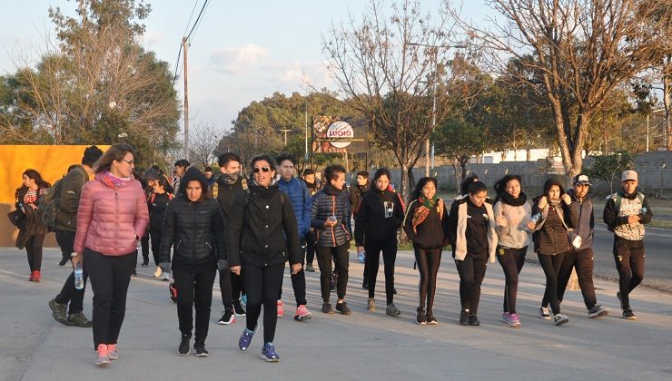 Con una caminata, la Escuela Generativa “GEPU” cerró los festejos por el aniversario de la Independencia