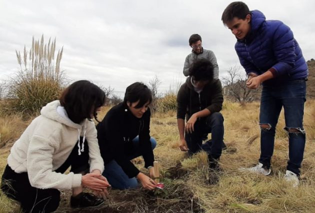 Con el objetivo de continuar trabajando por un San Luis más sustentable, la Secretaría de Medio Ambiente recibió este jueves a tres representantes de “Jóvenes por el Clima Argentina”. 