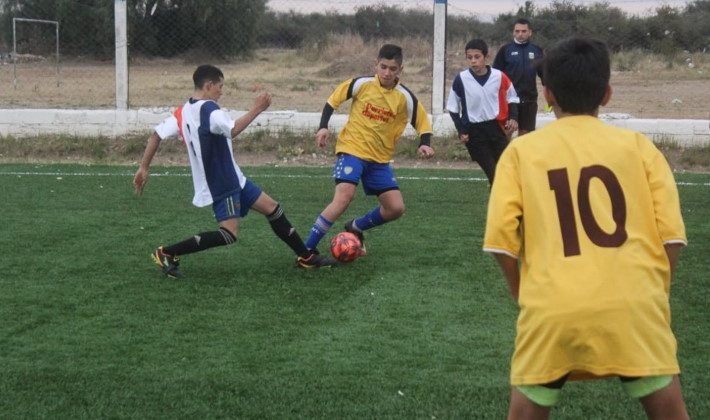 Con más de 300 alumnos comenzó la etapa local de fútbol 5