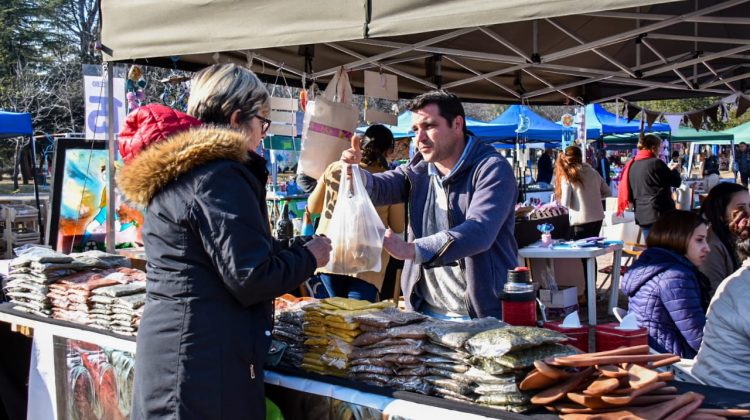 Ya se vive en el Parque de las Naciones una nueva Feria de Pequeños y Medianos Productores