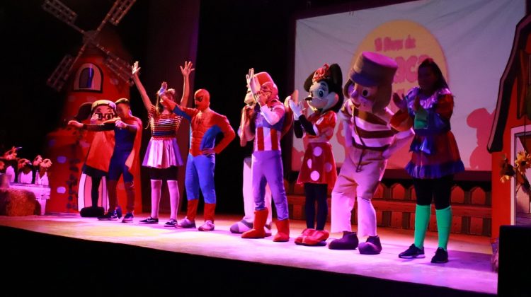 Con dos funciones de “La Vaca Lola” y el teatro lleno, el Molino Fénix despidió las vacaciones de invierno