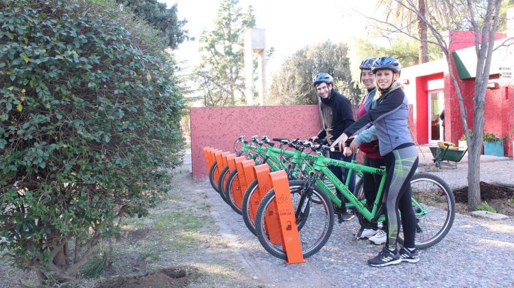 Al servicio de bicis gratis en el Parque de las Naciones se le sumaron los cicloestacionamientos