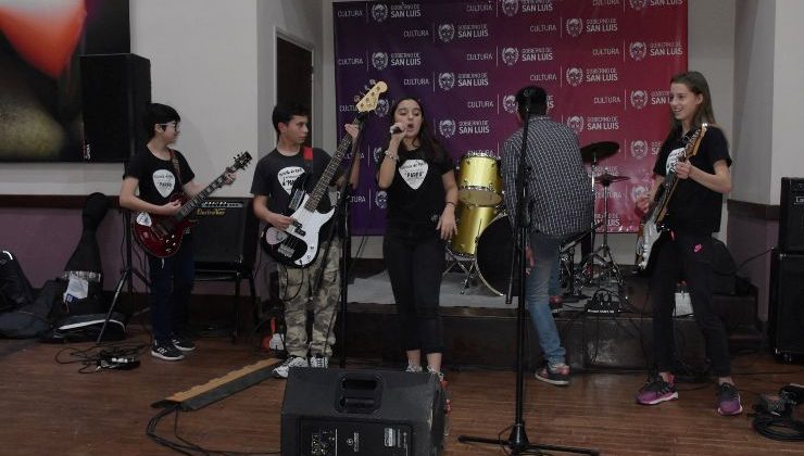 El rock teen brilló en la Casa de las Culturas