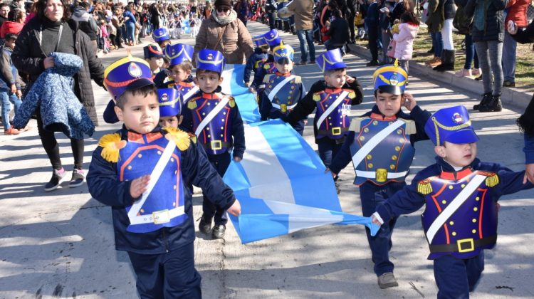 Con un desfile, la Escuela “Tomás Ferrari” celebró por anticipado el 9 de Julio