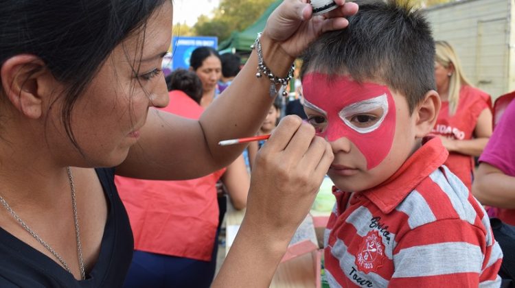 Vuelven las brigadas de peluquería, artísticas, recreativas y ambientales a los barrios de la provincia