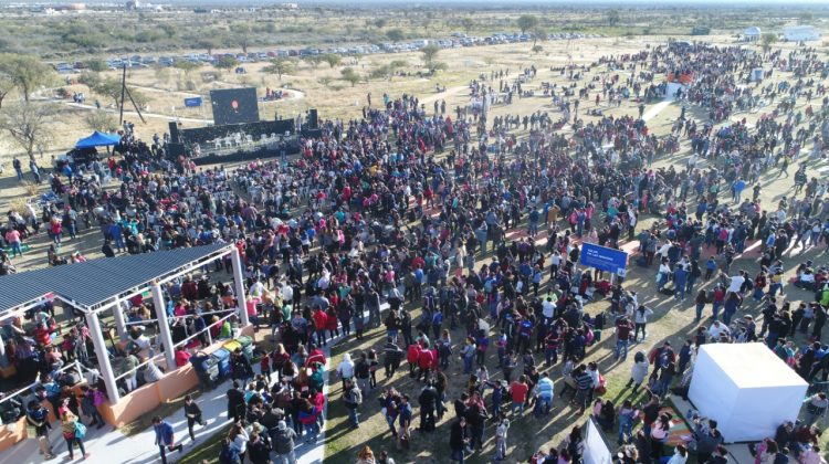 La Punta: unas 3.700 personas disfrutan del eclipse en el Parque Astronómico; asistió el gobernador