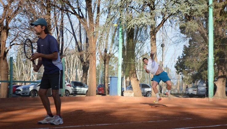 El “Ave Fénix” recibió la 6ª fecha del Torneo Interclubes de tenis 