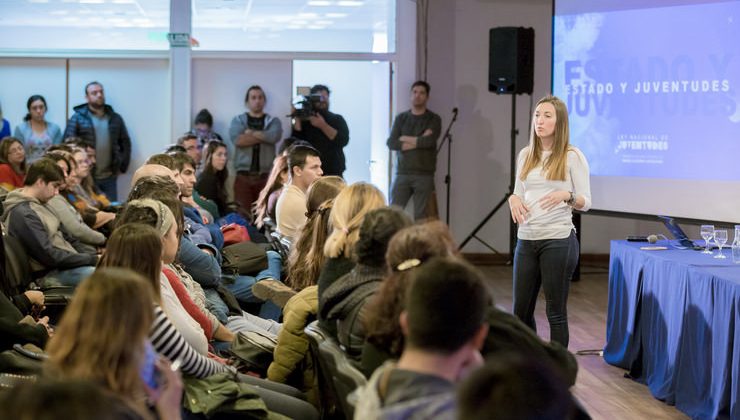 La senadora Catalfamo presentó su proyecto ante alumnos de la ULP