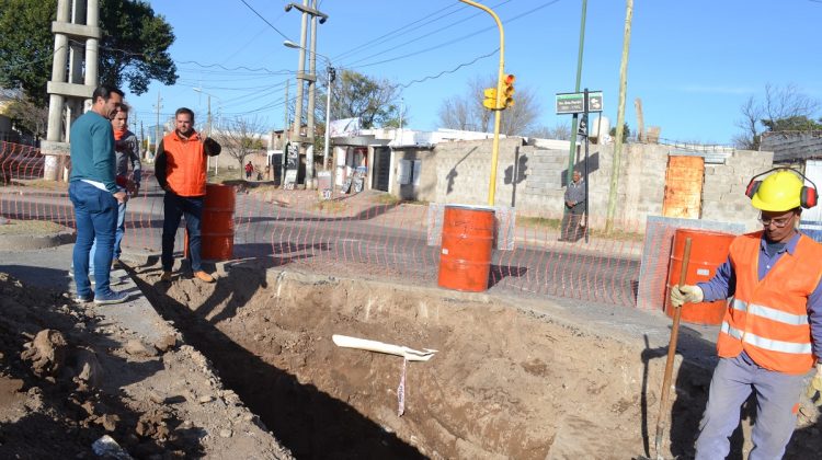 El Gobierno dio inicio a la obra de desagües sobre el corredor vial Eva Perón