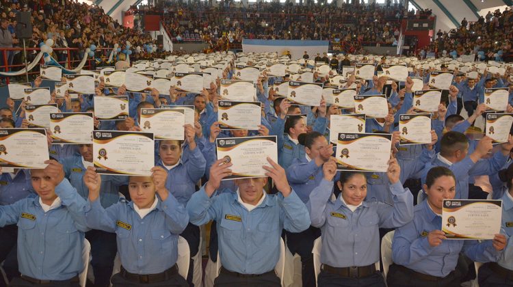 Son casi 700: egresó la primera promoción de agentes de policía con título de validez nacional