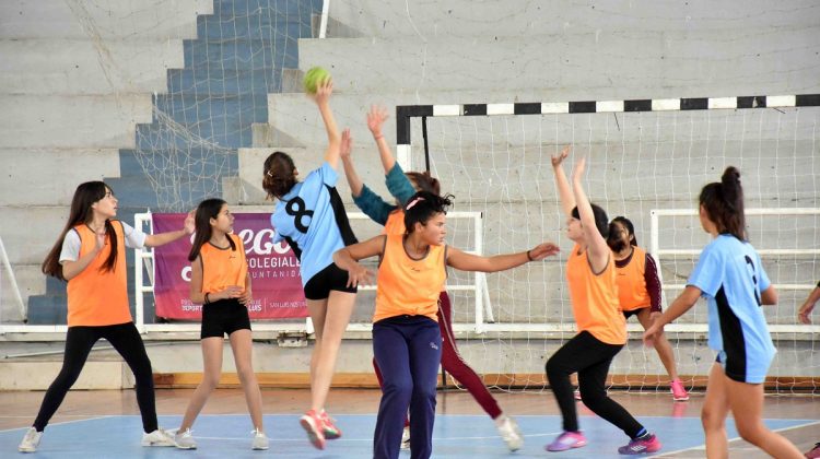 Masiva participación de chicos en la instancia local de los Intercolegiales Deportivos 