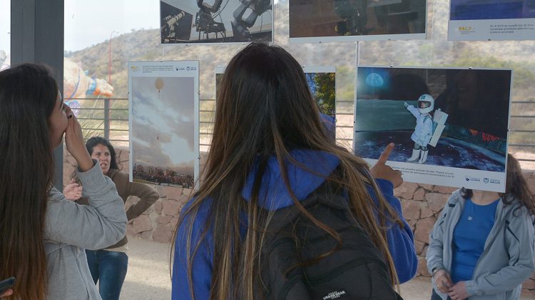 Un paseo por la galaxia desde el Hito del Bicentenario