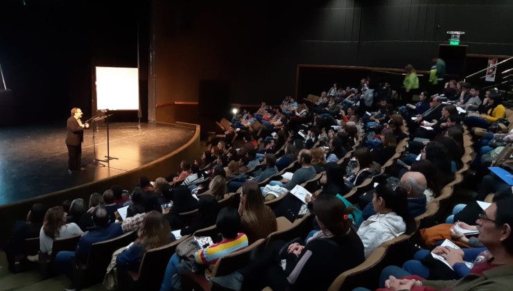 Andrés Panasiuk disertó sobre educación financiera ante más de 700 docentes