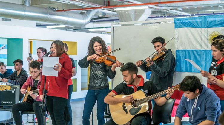 Las escuelas generativas de La Pedrera rindieron homenaje al General José de San Martín