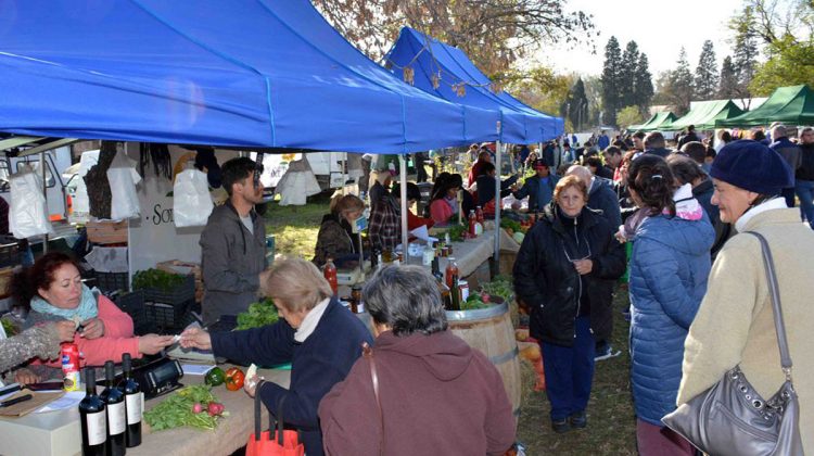 Comienza una nueva Feria de Pequeños y Medianos Productores en el Parque Costanera Río Quinto