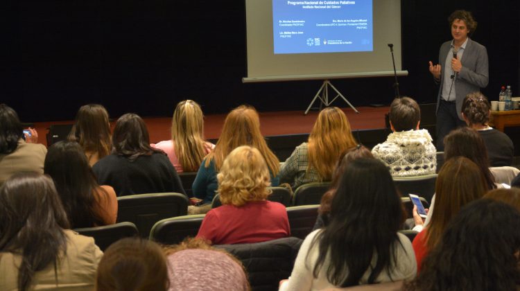 Profesionales de toda la provincia se capacitaron sobre cuidados paliativos