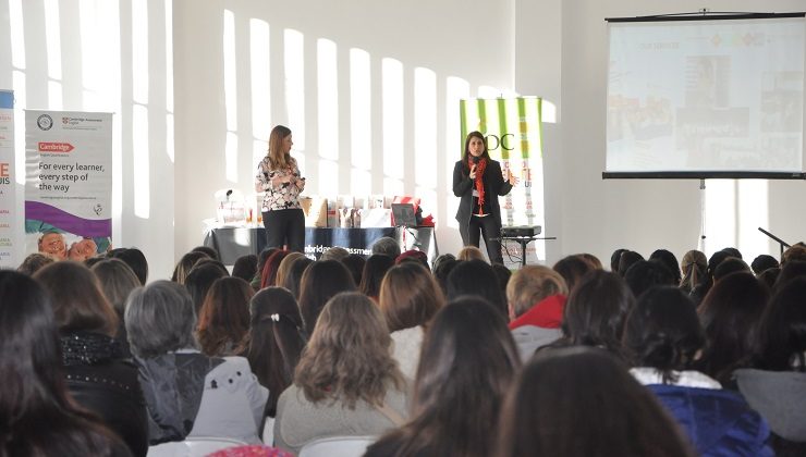 Más de 350 docentes participaron de una jornada de actualización en inglés