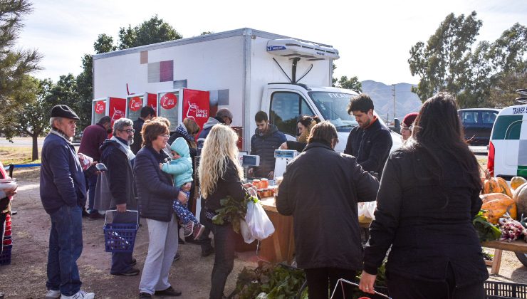 Las ofertas en carnes y verduras vuelven a la rotonda de la Ruta 147 y Esteban Adaro