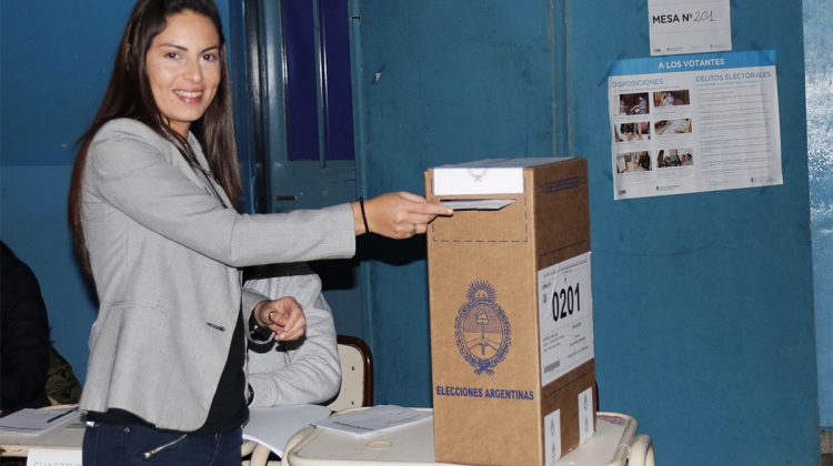 Ayelén Mazzina emitió su voto