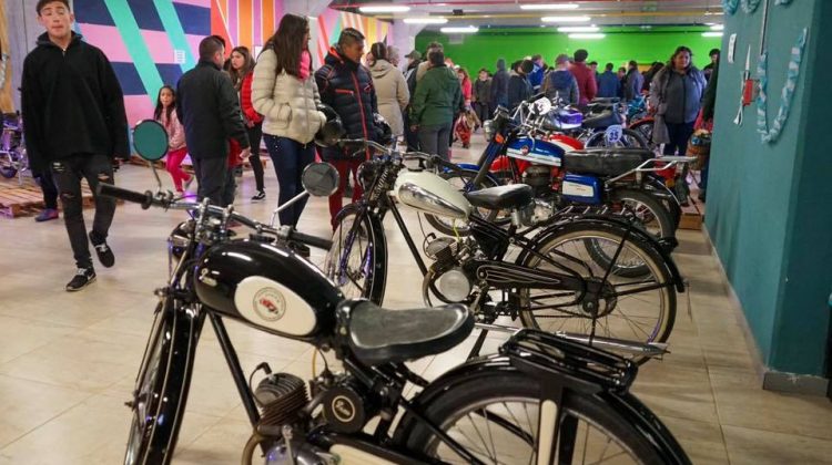 La exposición de motos clásicas y antiguas tuvo una exitosa convocatoria