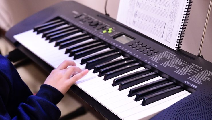 Taller de música e instrumentos en el Centro Cultural Puente Blanco