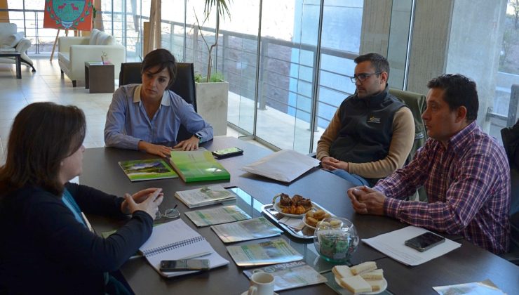 Natalia Spinuzza recibió a la directora de Recursos Naturales de La Pampa