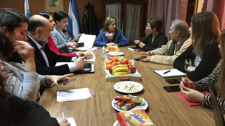 Coordinan acciones de trabajo con directores de hospitales de la provincia