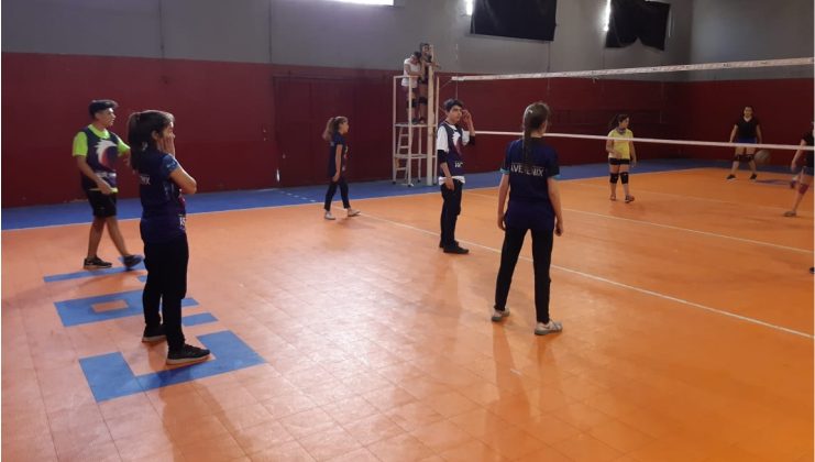 Las escuelas deportivas del “Ave Fénix” jugaron dos amistosos