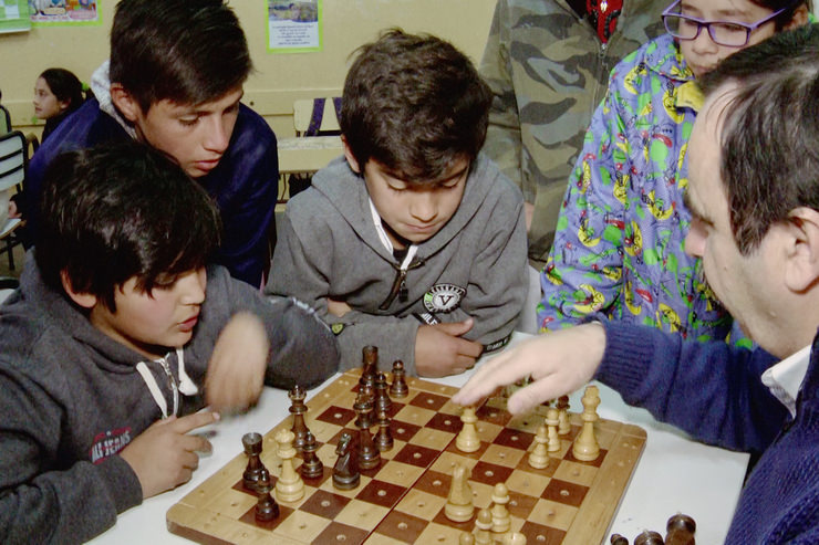 La escuela de ajedrez de Villa Martelli, un ícono del barrio hace más de 40  años