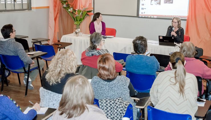 Café literario: lectores de todas las edades debatieron sobre “Momo”, de Michael Ende