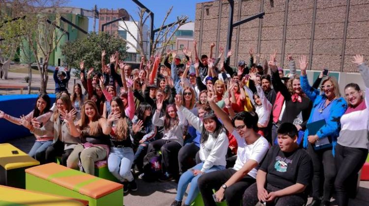 La Escuela Generativa “Félix Máximo María” celebró el Día del Estudiante y recibió nuevos mobiliarios 