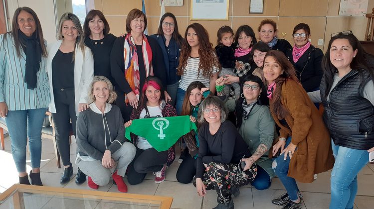 Adriana Bazzano se reunió con agrupaciones feministas