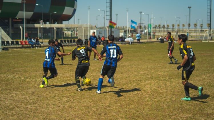 La colectividad boliviana de Villa Mercedes realizó su campeonato de fútbol en “La Pedrera”