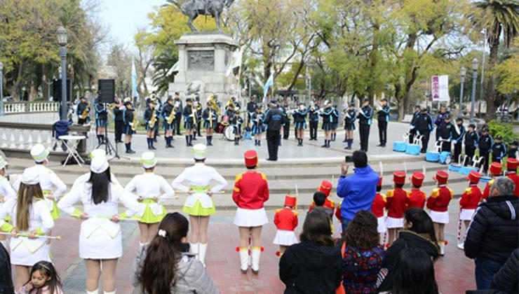 La Banda de Música Infanto Juvenil se presentó en la plaza Pringles