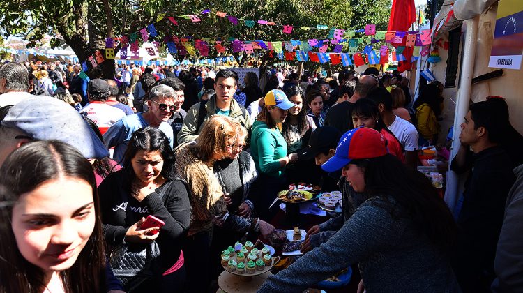 Los sabores, la música y las danzas deleitaron en el 4° Festival de las Colectividades